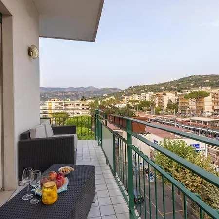 Apartment Sorrentovibes - Family With Terrace & Amazing View In Center